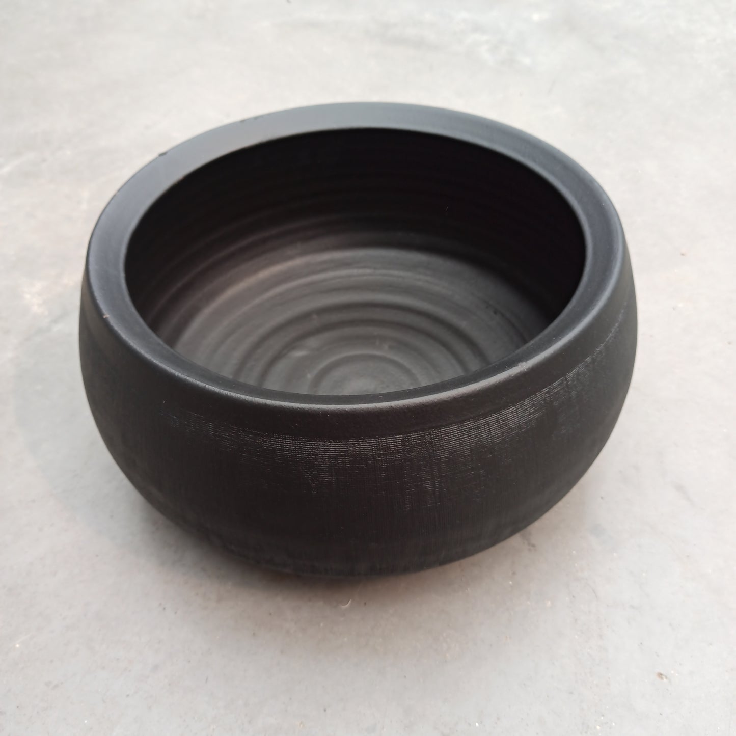 Black Bowl 12 x 26 cm